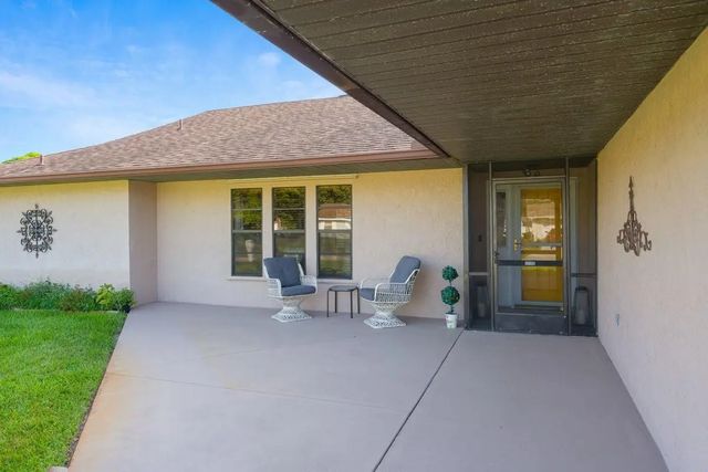 5 of 49 - 886 S E O'donnell Lane, Port St. Lucie, FL