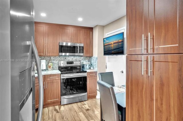 4 of 32 - 1865 S Ocean Drive #5j, Hallandale Beach, FL