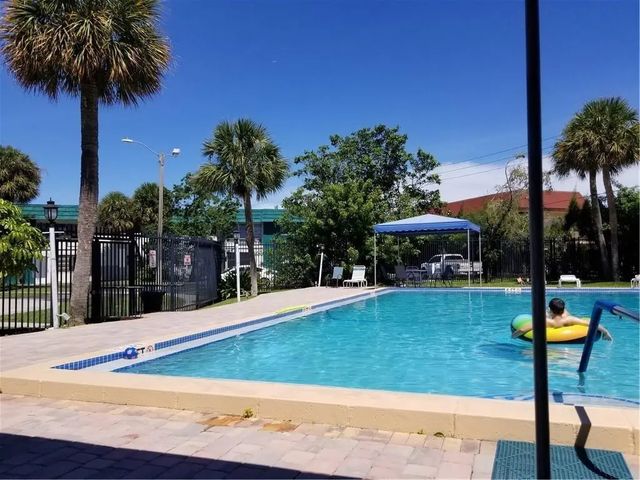 5 of 17 - 4751 Nw 21st Street #618, Lauderhill, FL