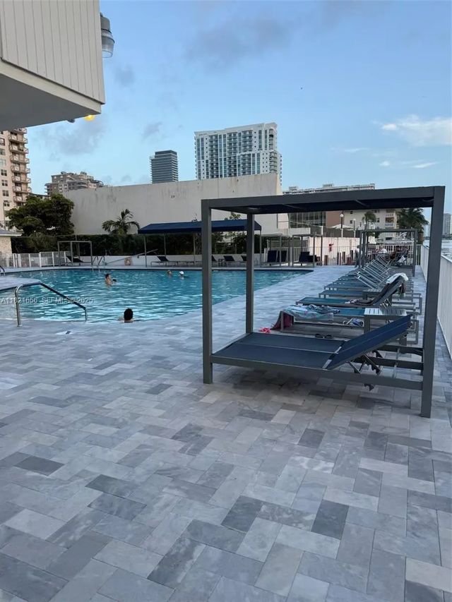 1833 S Ocean Drive #305, Hallandale Beach