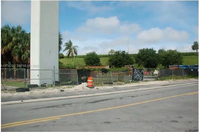 4 of 5 - 3632 Nw 37 Avenue, Miami, FL
