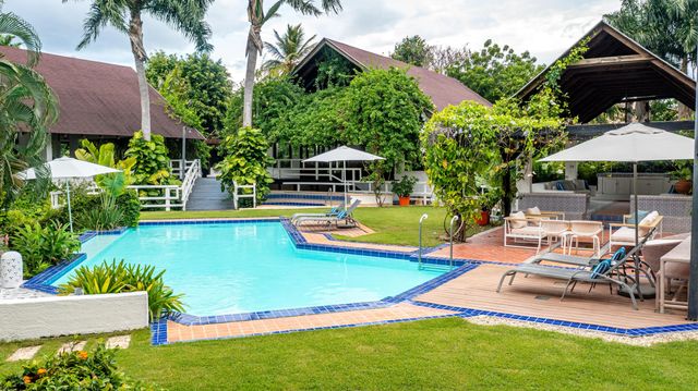 12 Bahia Minitas, 