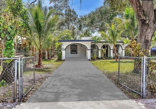 936 Ne 132nd Street, North Miami