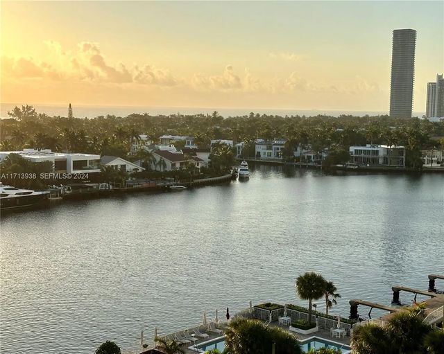 20515 E Country Club Drive #1048, Aventura