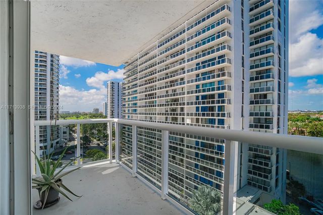 5 of 35 - 20515 E Country Club Drive #1048, Aventura, FL