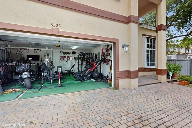 4 of 36 - 5323 Nw 109th Court, Doral, FL