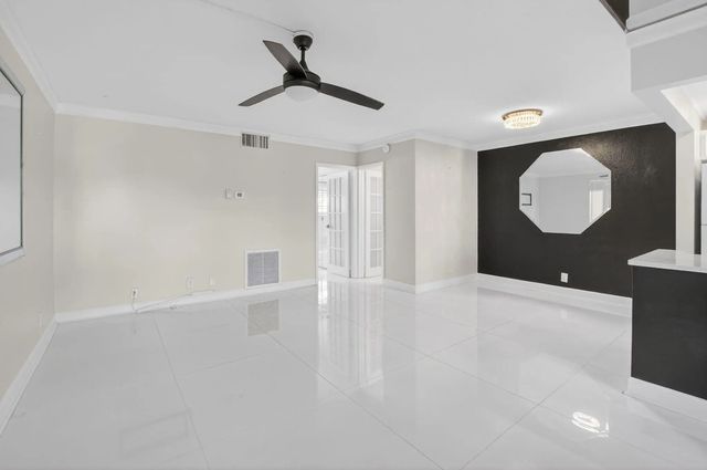 4 of 14 - 808 Se 7th Street #107, Deerfield Beach, FL