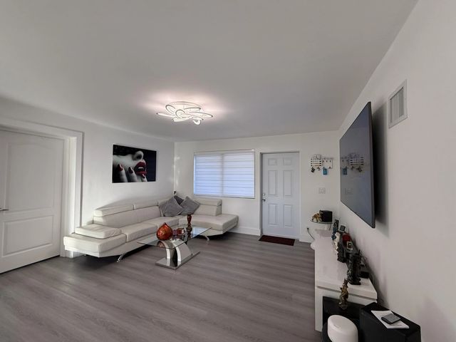 5 of 33 - 303 Nw 28 Way, Fort Lauderdale, FL
