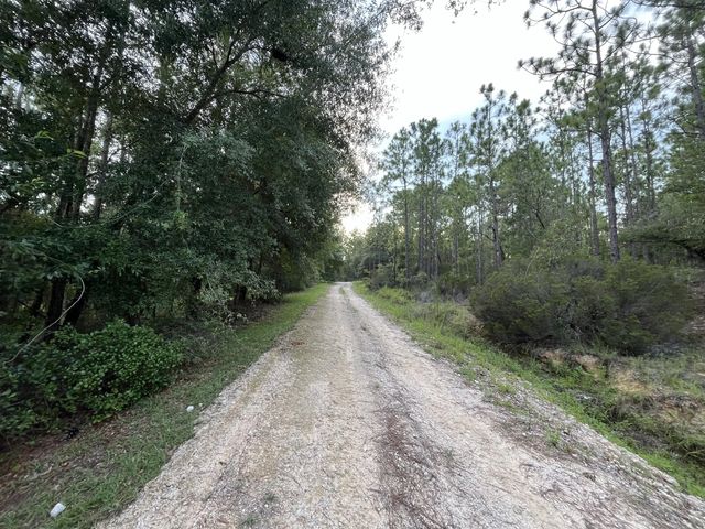 3 of 9 - 124 New York Avenue, Interlachen, FL