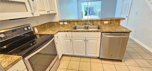 4 of 49 - 1935 Gardenia Court #1935, Riviera Beach, FL
