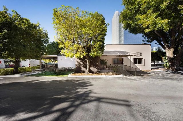 5 of 25 - 2345 Sw 37th Avenue, Miami, FL