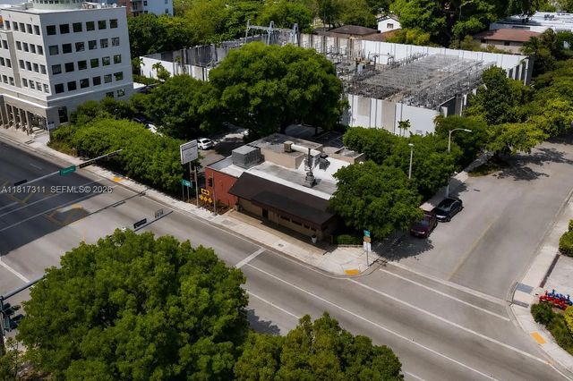 4 of 25 - 2345 Sw 37th Avenue, Miami, FL