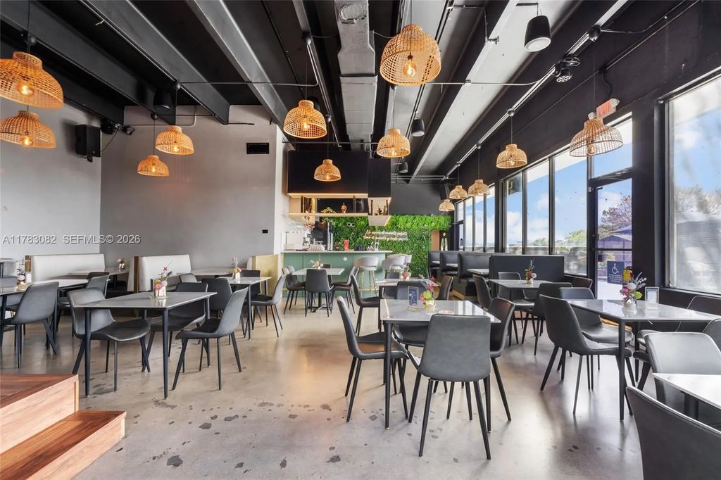 10648 Fountainbleau Boulevard, Miami