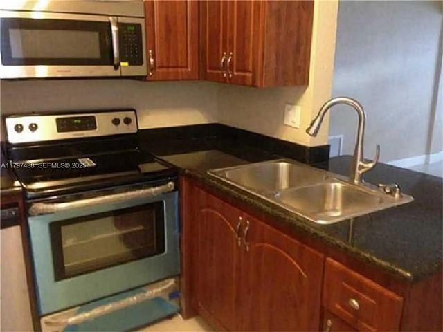 2 of 10 - 853 Sw 12th Street, Fort Lauderdale, FL