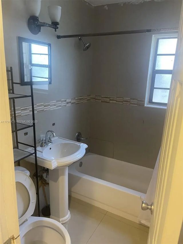 4 of 10 - 853 Sw 12th Street, Fort Lauderdale, FL