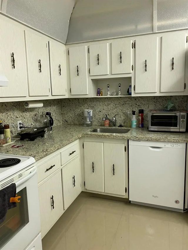 3 of 16 - 20335 W Country Club Drive #905, Aventura, FL