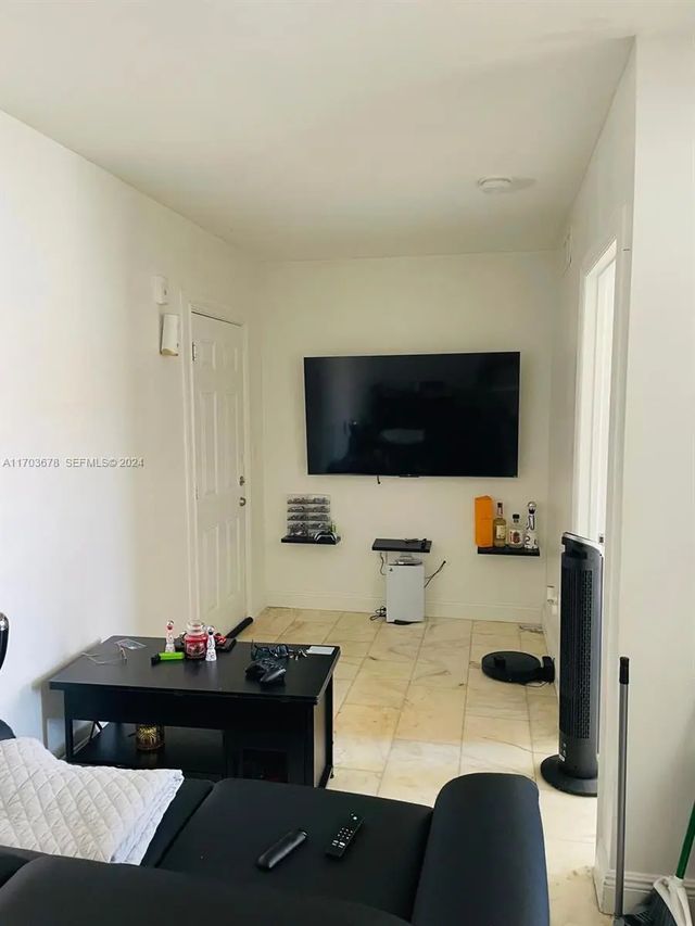 3 of 8 - 1526 Pennsylvania Avenue #14, Miami Beach, FL