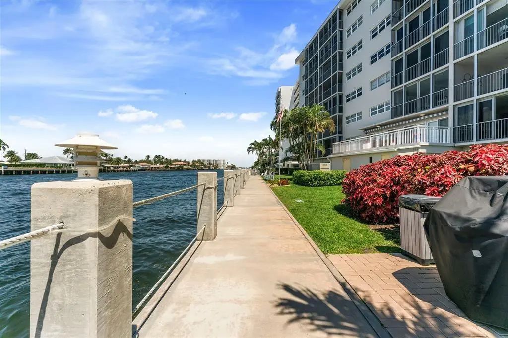 615 N Riverside Drive #ph5, Pompano Beach