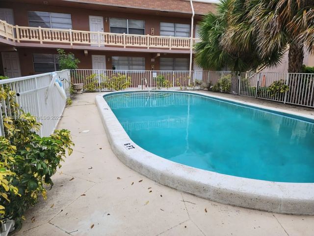 2 of 17 - 241 Se 9th Avenue #110, Pompano Beach, FL