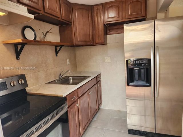 4 of 17 - 241 Se 9th Avenue #110, Pompano Beach, FL