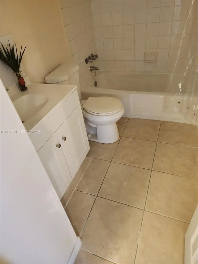 5 of 17 - 241 Se 9th Avenue #110, Pompano Beach, FL