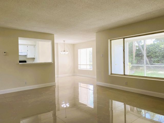 5 of 36 - 815 W Boynton Beach Boulevard #7-102, Boynton Beach, FL