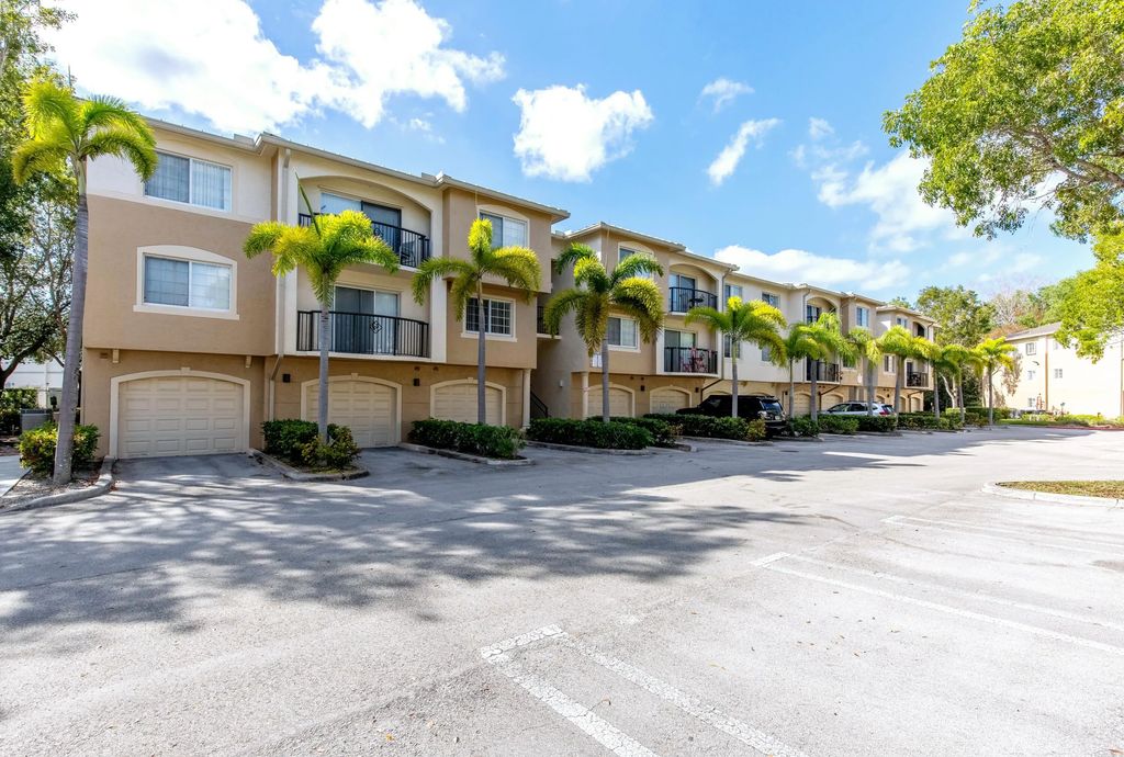 1100 Crestwood Court S #1110, Royal Palm Beach