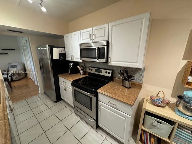 4330 Hillcrest Drive #304, Hollywood