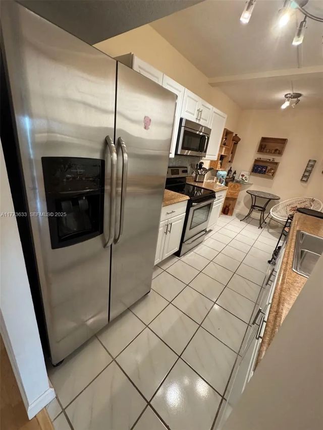 3 of 56 - 4330 Hillcrest Drive #304, Hollywood, FL