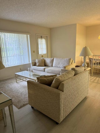 Photo of Listing #R11101895