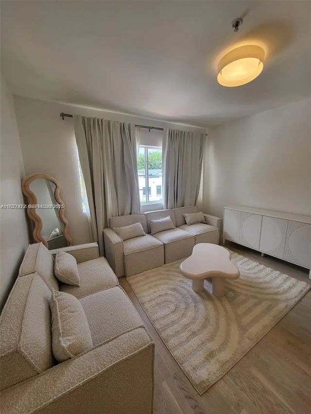 810 7th Street #206, Miami Beach