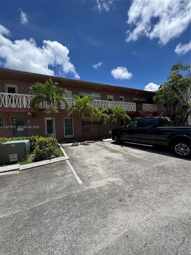 270 Ne 191st Street #108, Miami