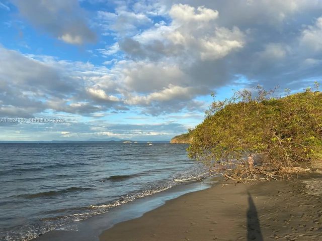 27 De Abril Playa Junquillal, 