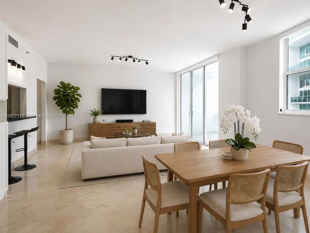 2 of 25 - 31 Se 5th Street #4021, Miami, FL