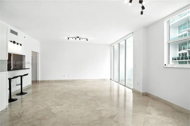 3 of 25 - 31 Se 5th Street #4021, Miami, FL