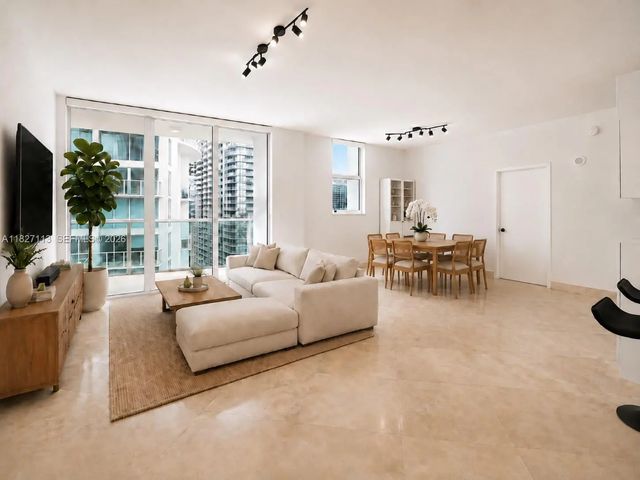 4 of 25 - 31 Se 5th Street #4021, Miami, FL