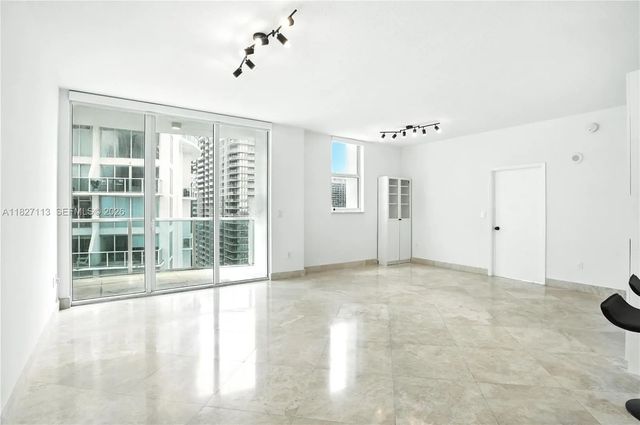 5 of 25 - 31 Se 5th Street #4021, Miami, FL