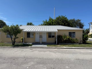 Photo of Listing #R11102174