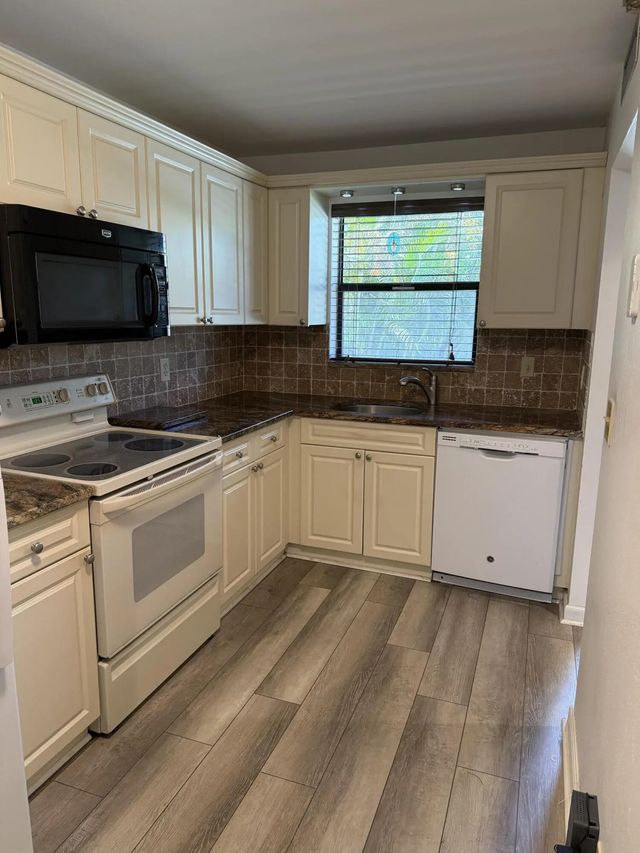 3 of 19 - 4760 Lucerne Lakes Boulevard W #206, Lake Worth, FL