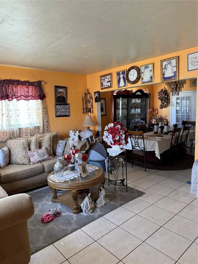 3 of 8 - 1180 Nw 46th Avenue, Lauderhill, FL