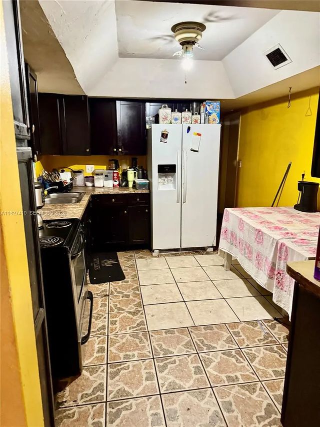 4 of 8 - 1180 Nw 46th Avenue, Lauderhill, FL