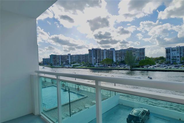 3000 S Ocean Drive #312, Hollywood