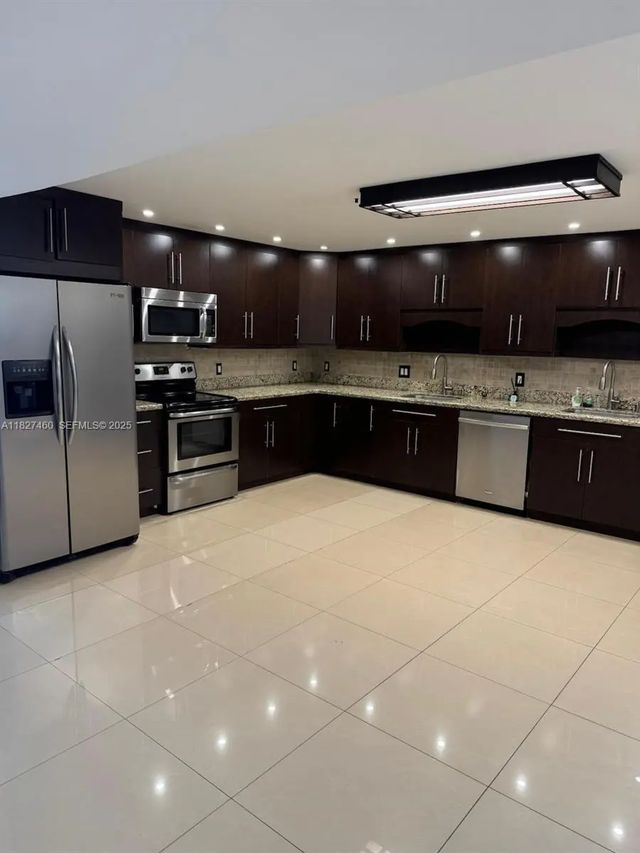 2 of 24 - 20401 Ne 30th Avenue #124-8, Aventura, FL