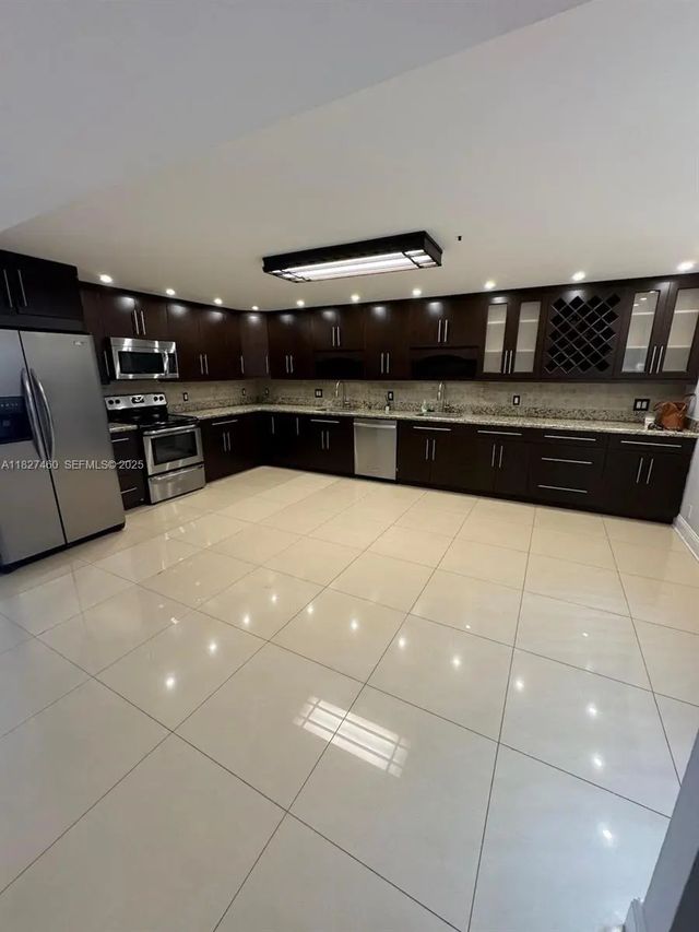 3 of 24 - 20401 Ne 30th Avenue #124-8, Aventura, FL