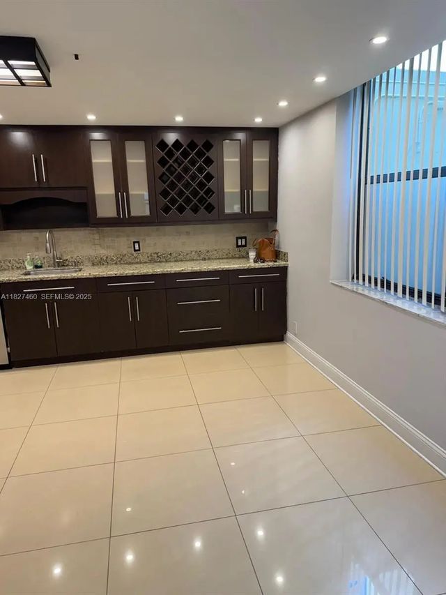4 of 24 - 20401 Ne 30th Avenue #124-8, Aventura, FL