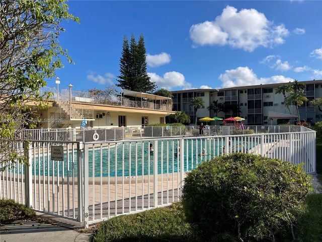 3 of 18 - 17090 Ne 14th Avenue #314, Miami, FL