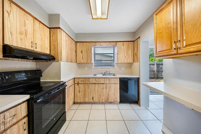 2 of 39 - 4130 Nw 12th Avenue, Oakland Park, FL