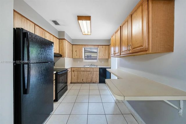 3 of 39 - 4130 Nw 12th Avenue, Oakland Park, FL