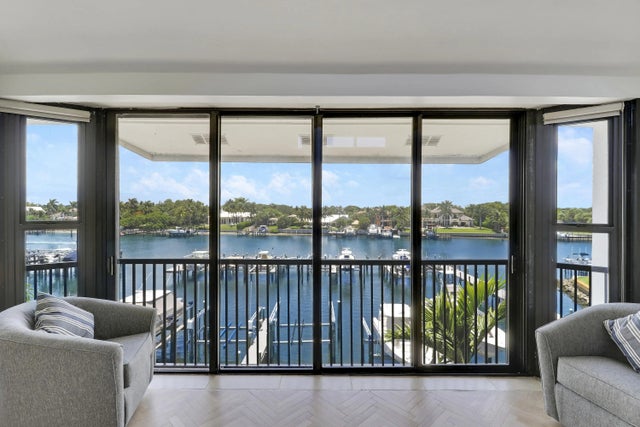 Photo of Listing #R11102740