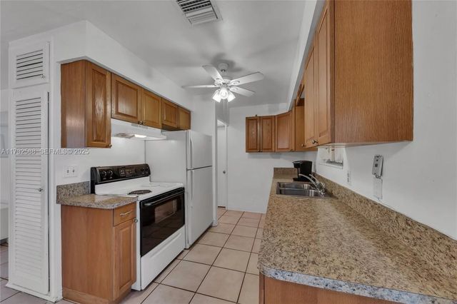 5 of 32 - 2300 Jackson Street #10, Hollywood, FL